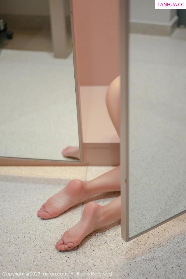 laura阿姣  [XiuRen]高清写真图 2023.05.12 No.6729 laura阿姣 妩媚美腿第55张图片